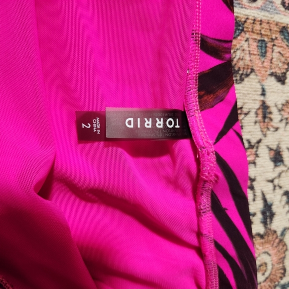 Torrid Vibrant Suzy Pink Tropical Bathing Skirt Sz.2 - Picture 3 of 5